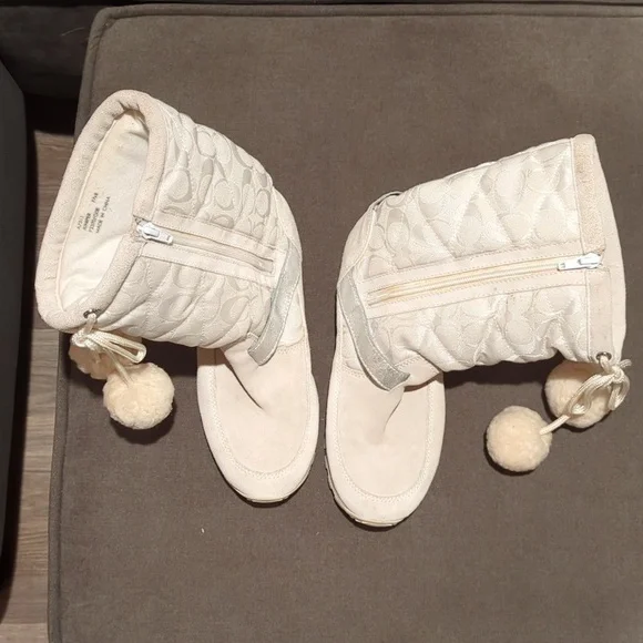 Coach Women's White Boots, size 7.5 - Picture 12 of 16